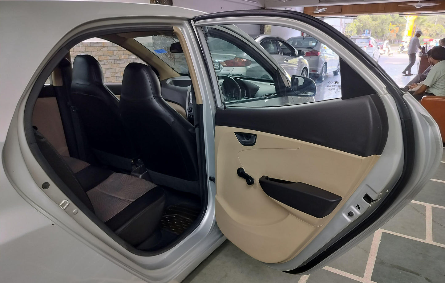 17,000 KMS HYUNDAI EON SPORTZ PETROL (2015)