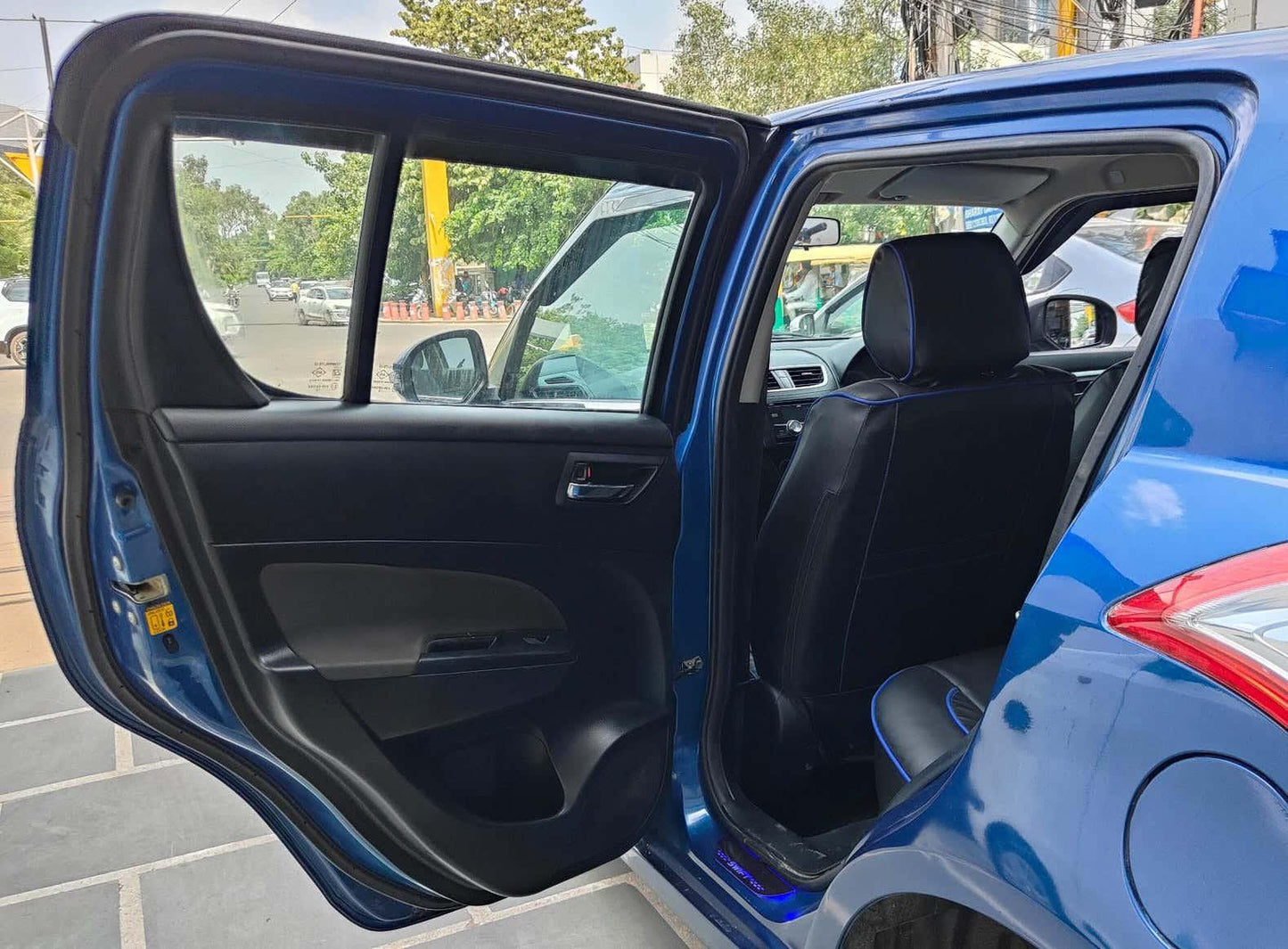 MARUTI SWIFT VXI PETROL (2012)