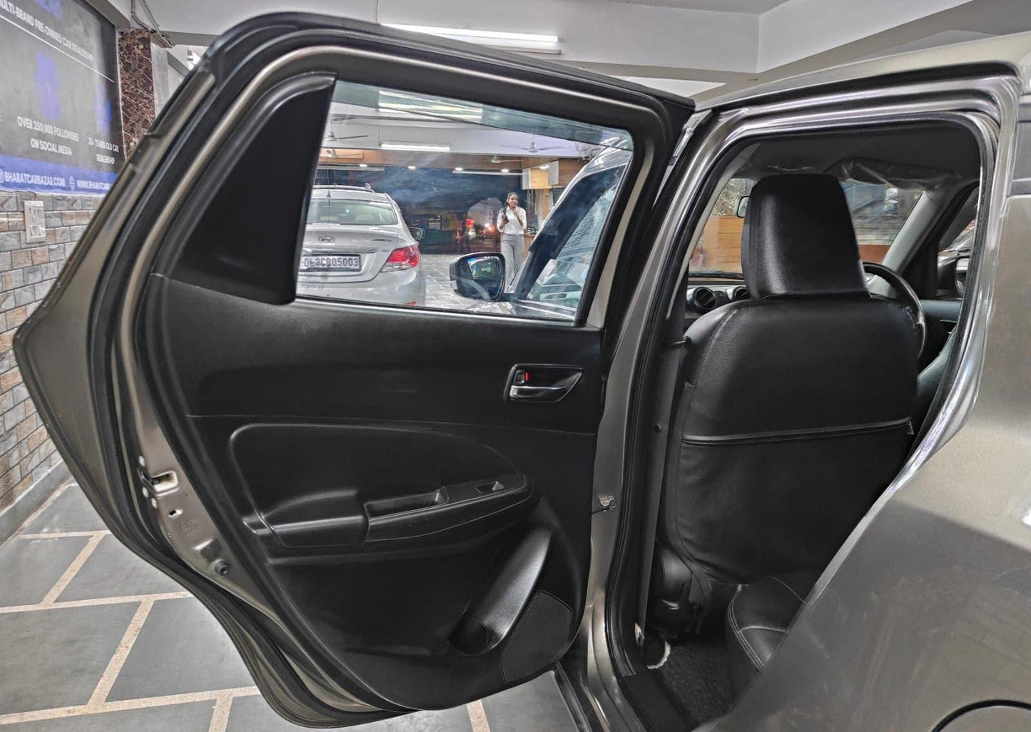 33,000 KMS MARUTI SWIFT VXI PETROL (2018)
