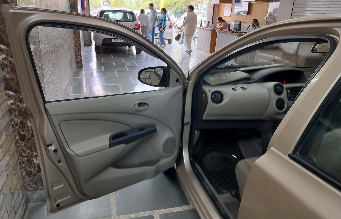 46,000 KMS TOYOTA ETIOS LIVA PETROL (2015)