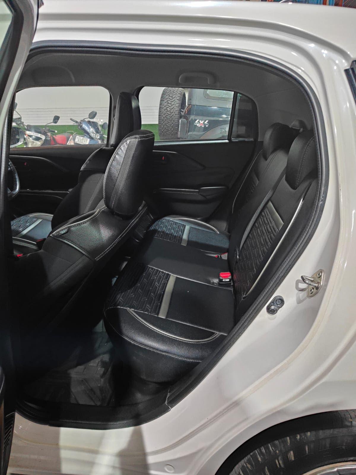 12,000 KMS MARUTI SWIFT LXI PETROL (2024)