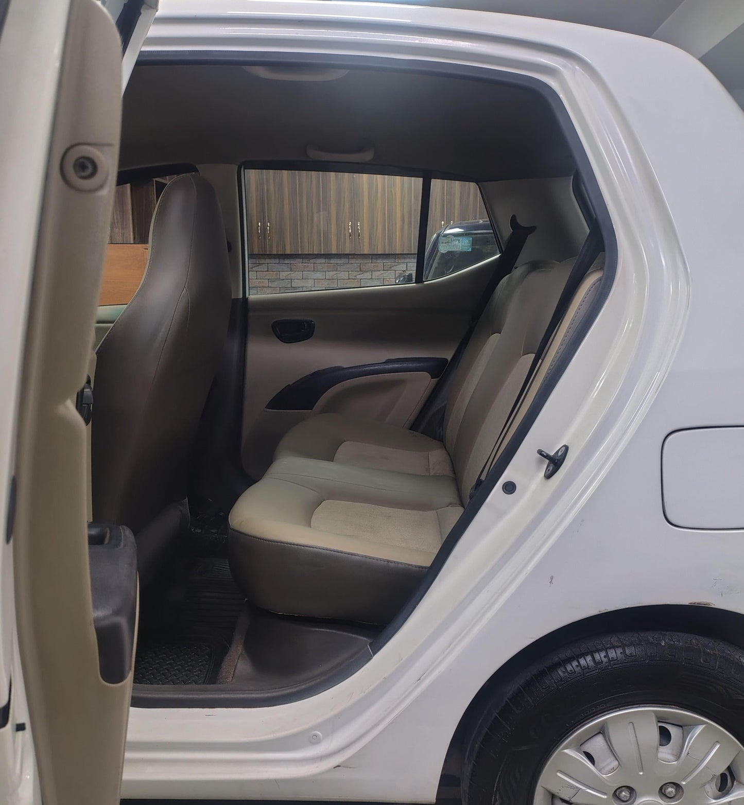 26,000 KMS HYUNDAI I10 MAGNA PETROL (2015)