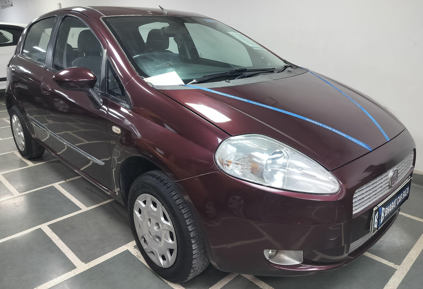 30,000 KMS FIAT PUNTO EMOTION PETROL (2014)