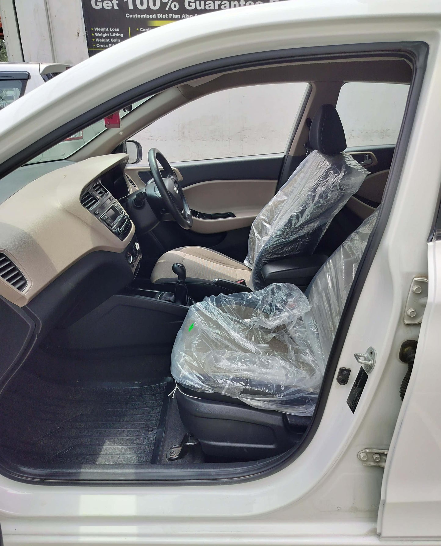 28,000 KMS HYUNDAI I20 MAGNA PETROL (2015)