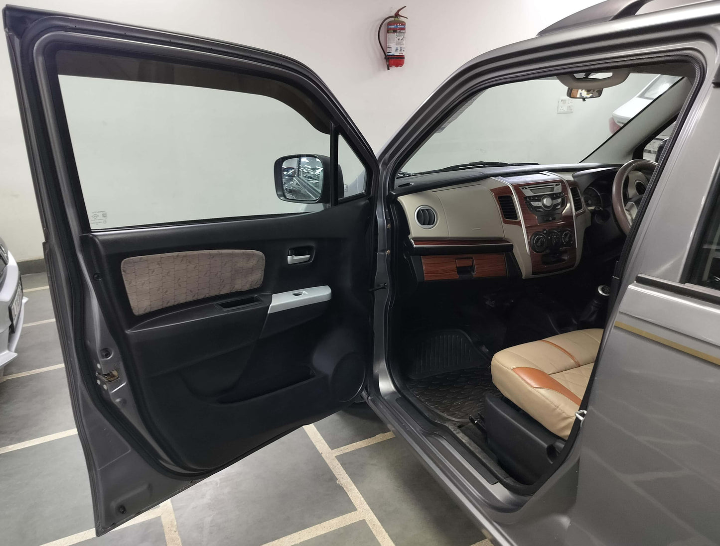 41,000 KMS MARUTI WAGONR VXI PETROL (2015)