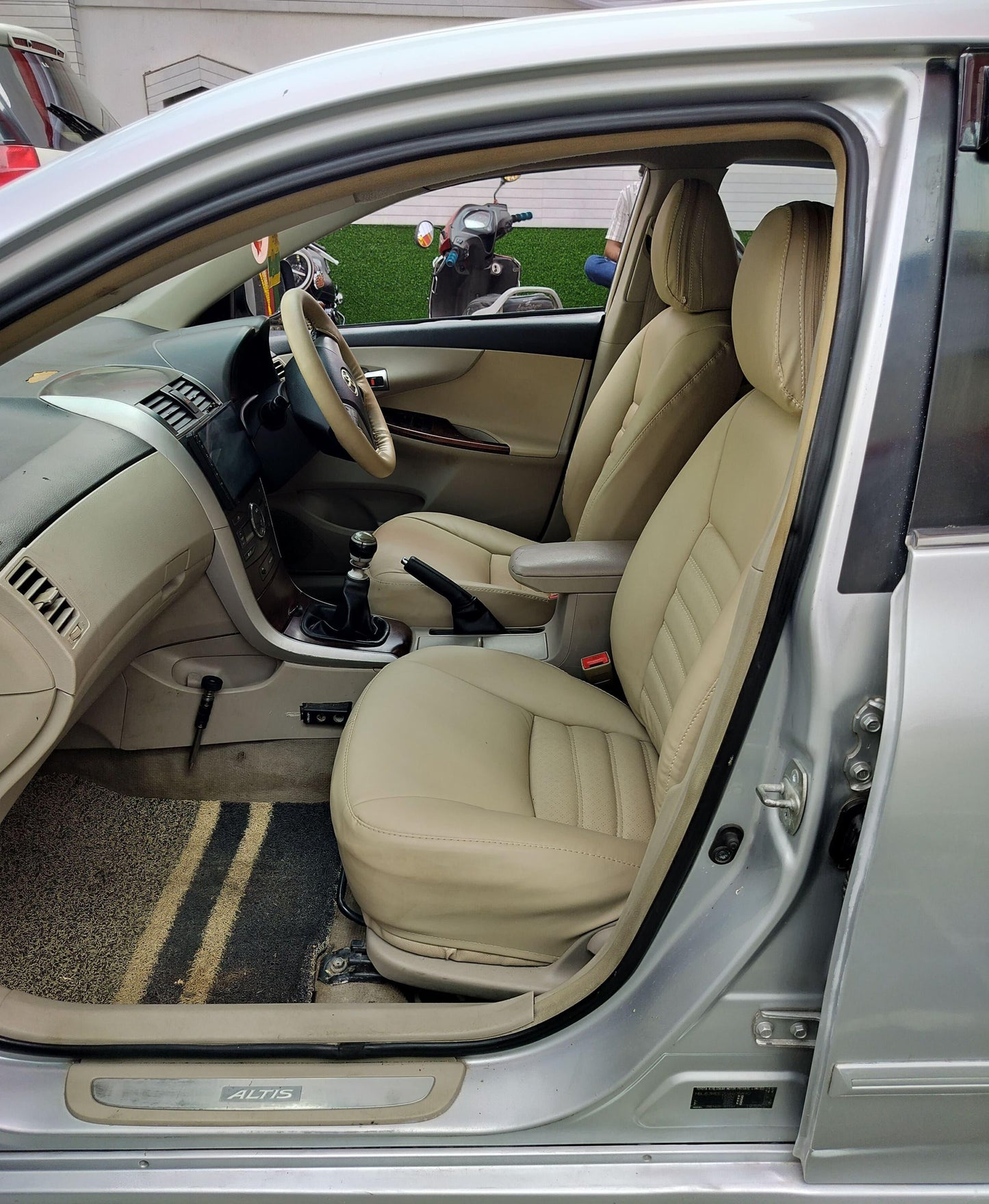 COROLLA ALTIS 1.8 G HB PETROL (2013)