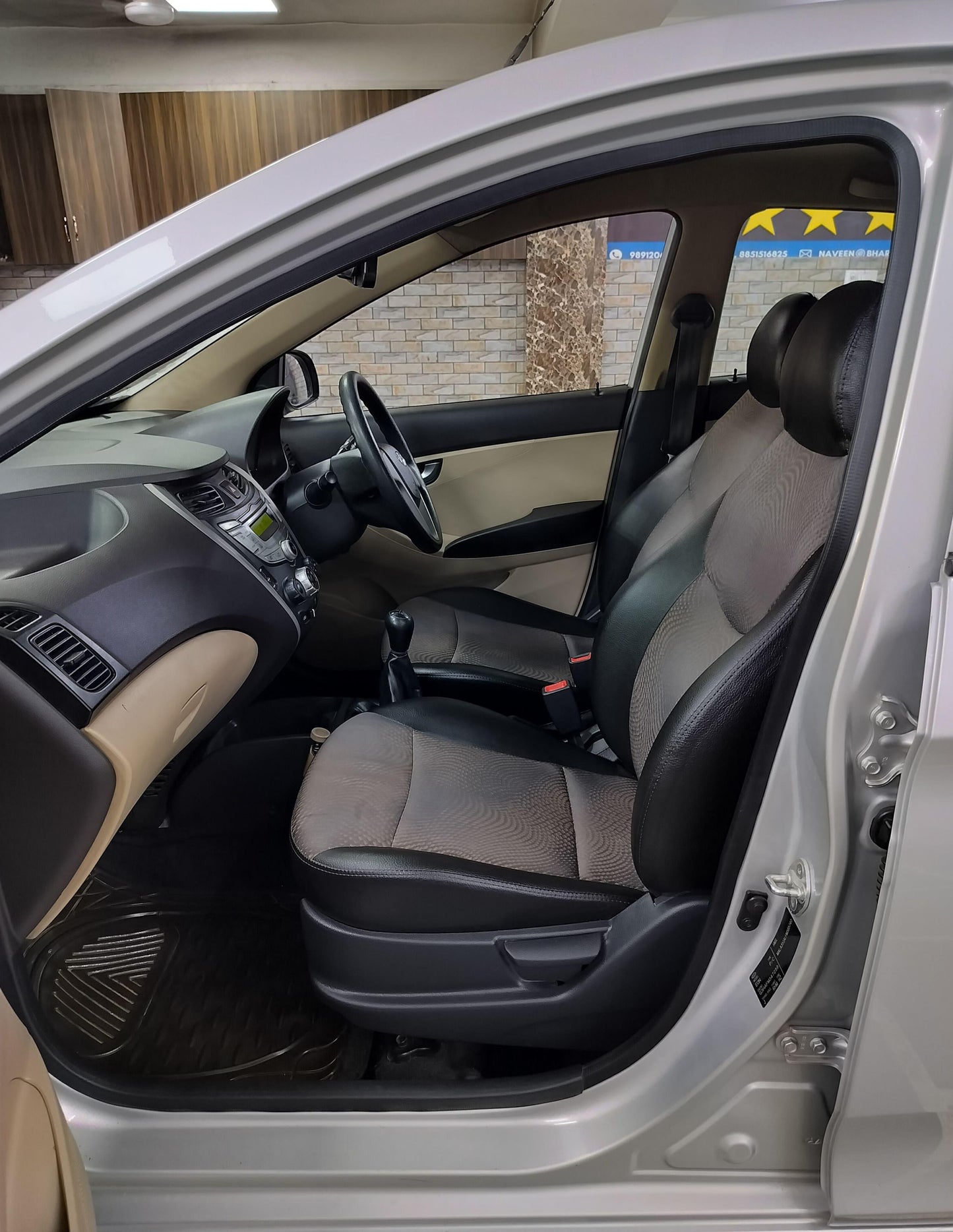 17,000 KMS HYUNDAI EON SPORTZ PETROL (2015)