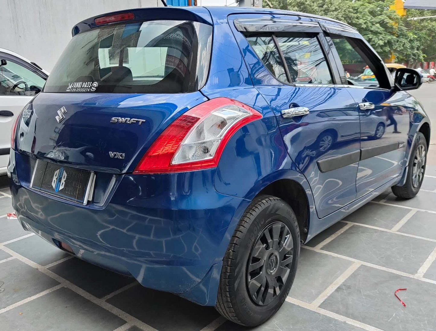 MARUTI SWIFT VXI PETROL (2012)