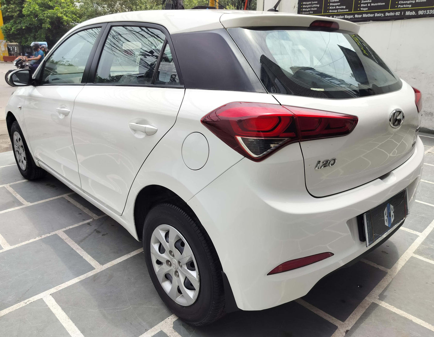 28,000 KMS HYUNDAI I20 MAGNA PETROL (2015)