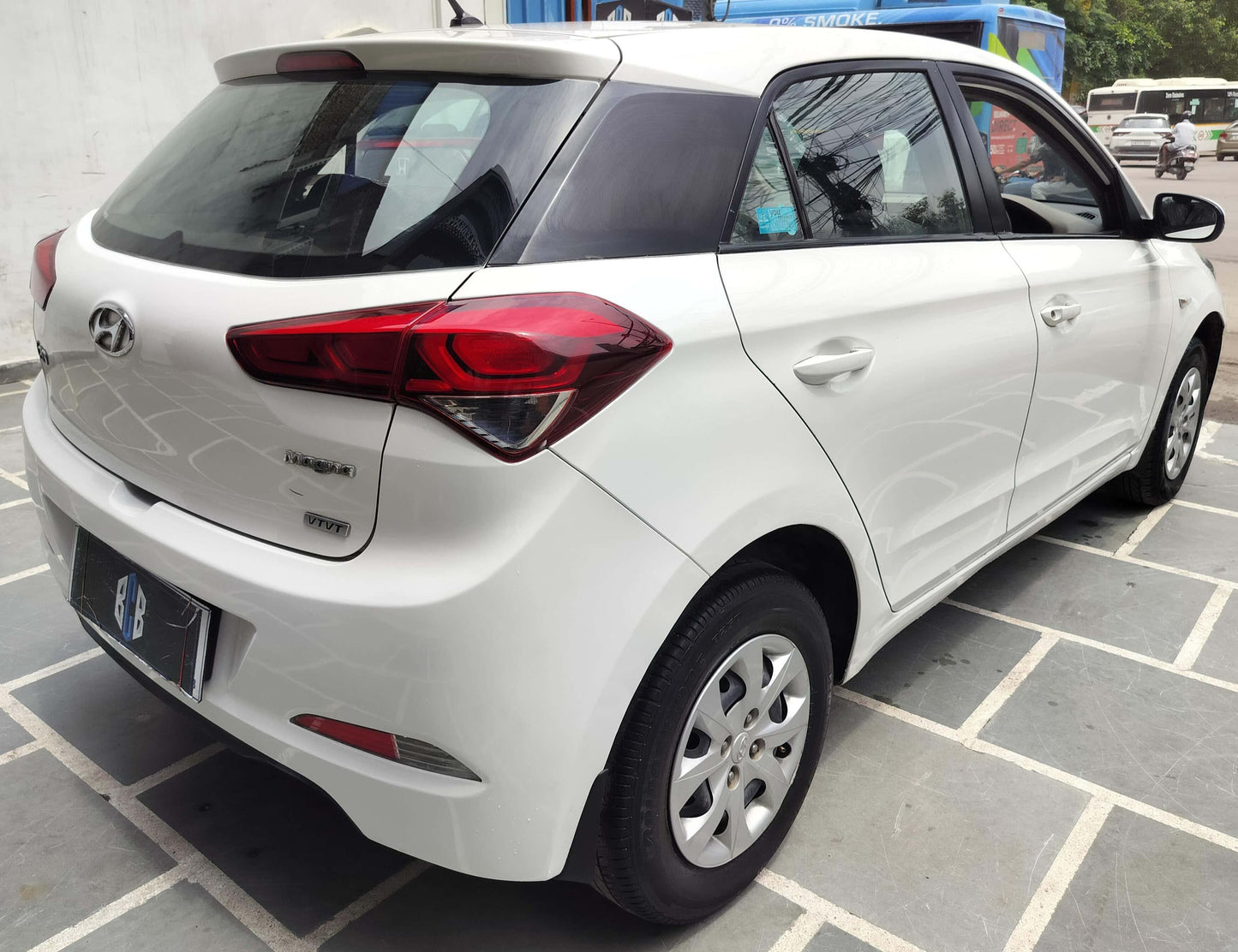 28,000 KMS HYUNDAI I20 MAGNA PETROL (2015)