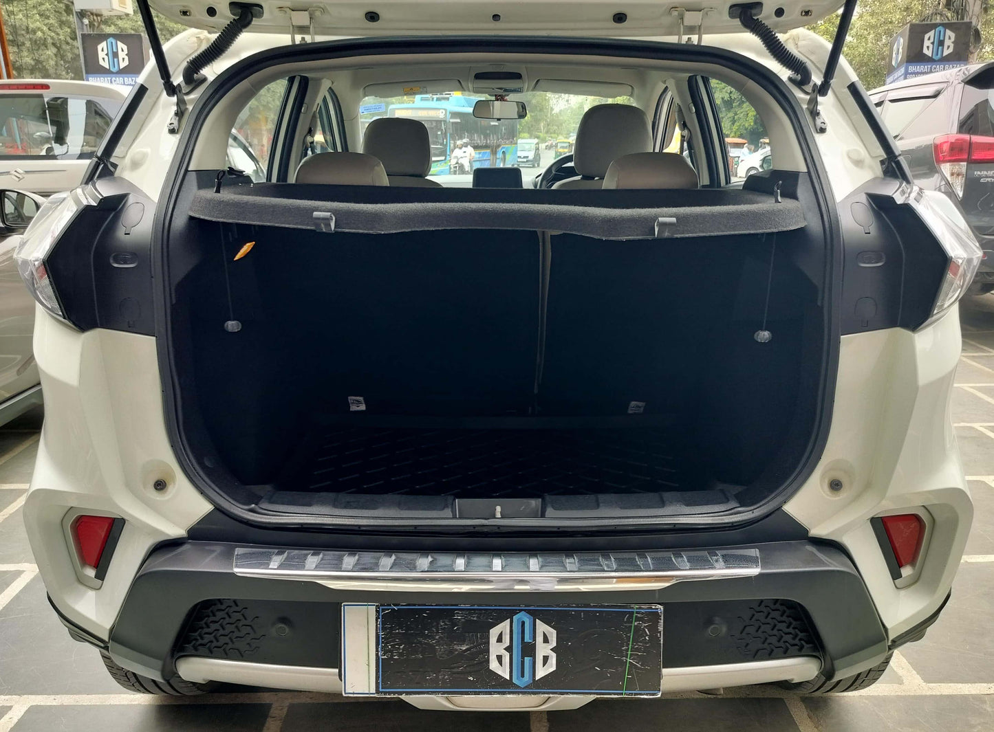 39,000 KMS TATA NEXON XZ+ 1.2 PETROL (2021)