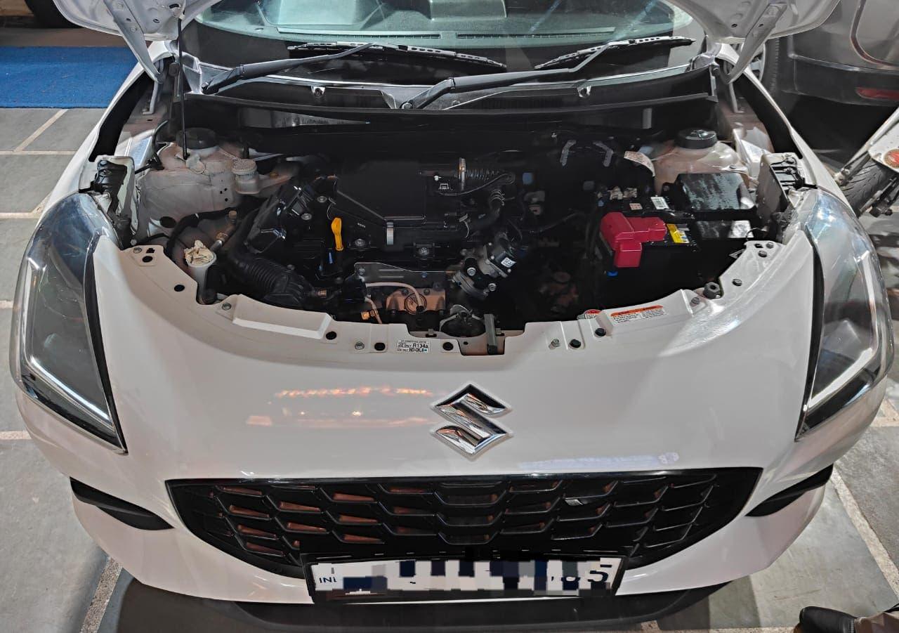12,000 KMS MARUTI SWIFT LXI PETROL (2024)