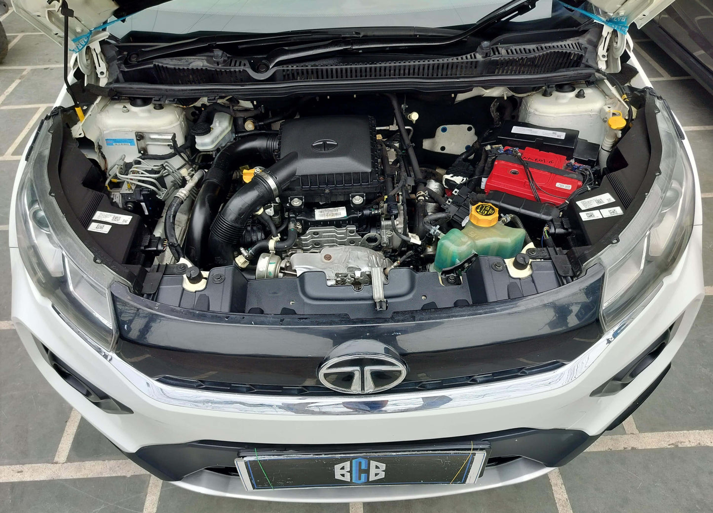 39,000 KMS TATA NEXON XZ+ 1.2 PETROL (2021)