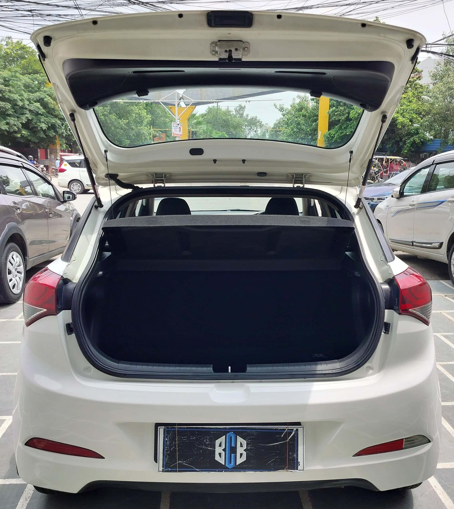 28,000 KMS HYUNDAI I20 MAGNA PETROL (2015)
