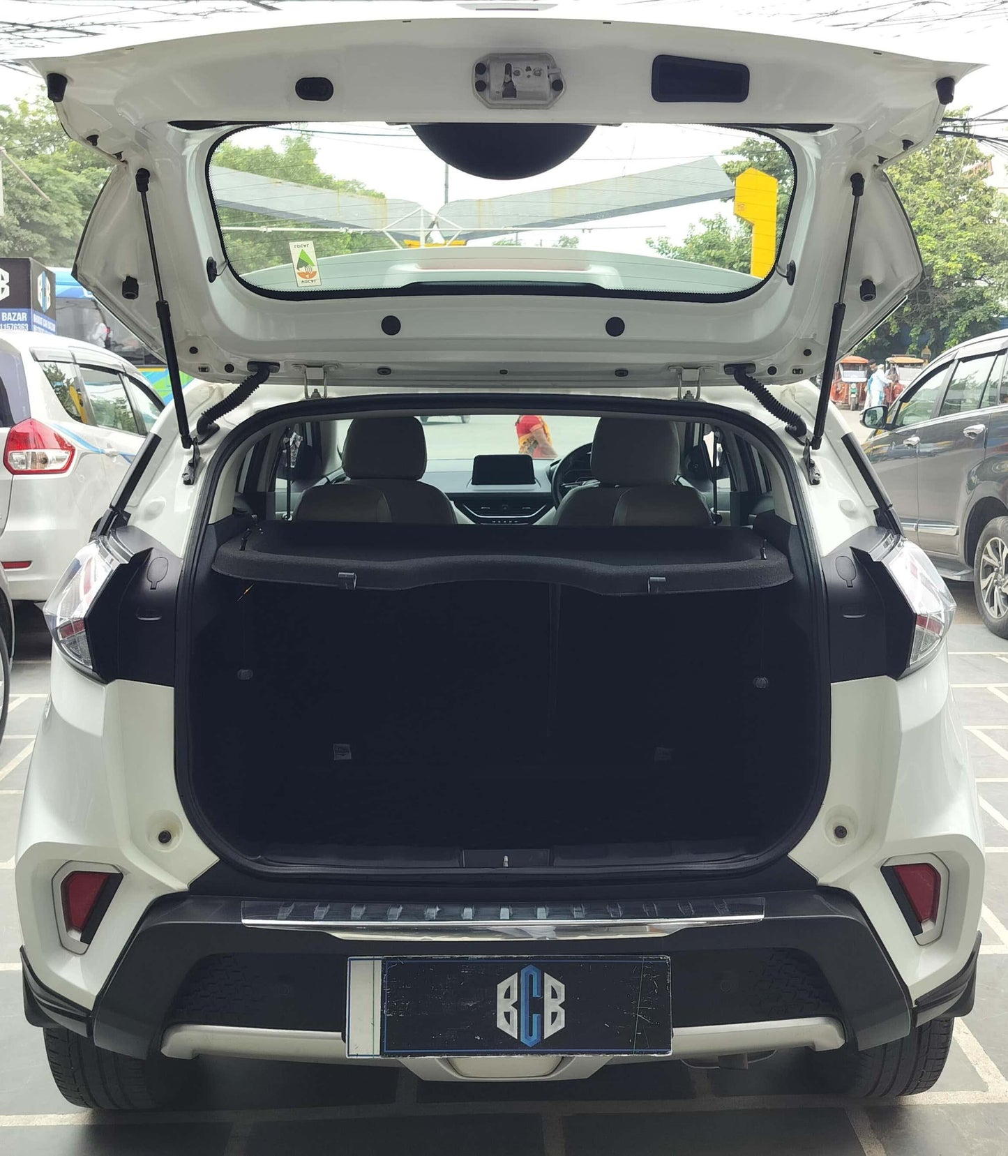 39,000 KMS TATA NEXON XZ+ 1.2 PETROL (2021)