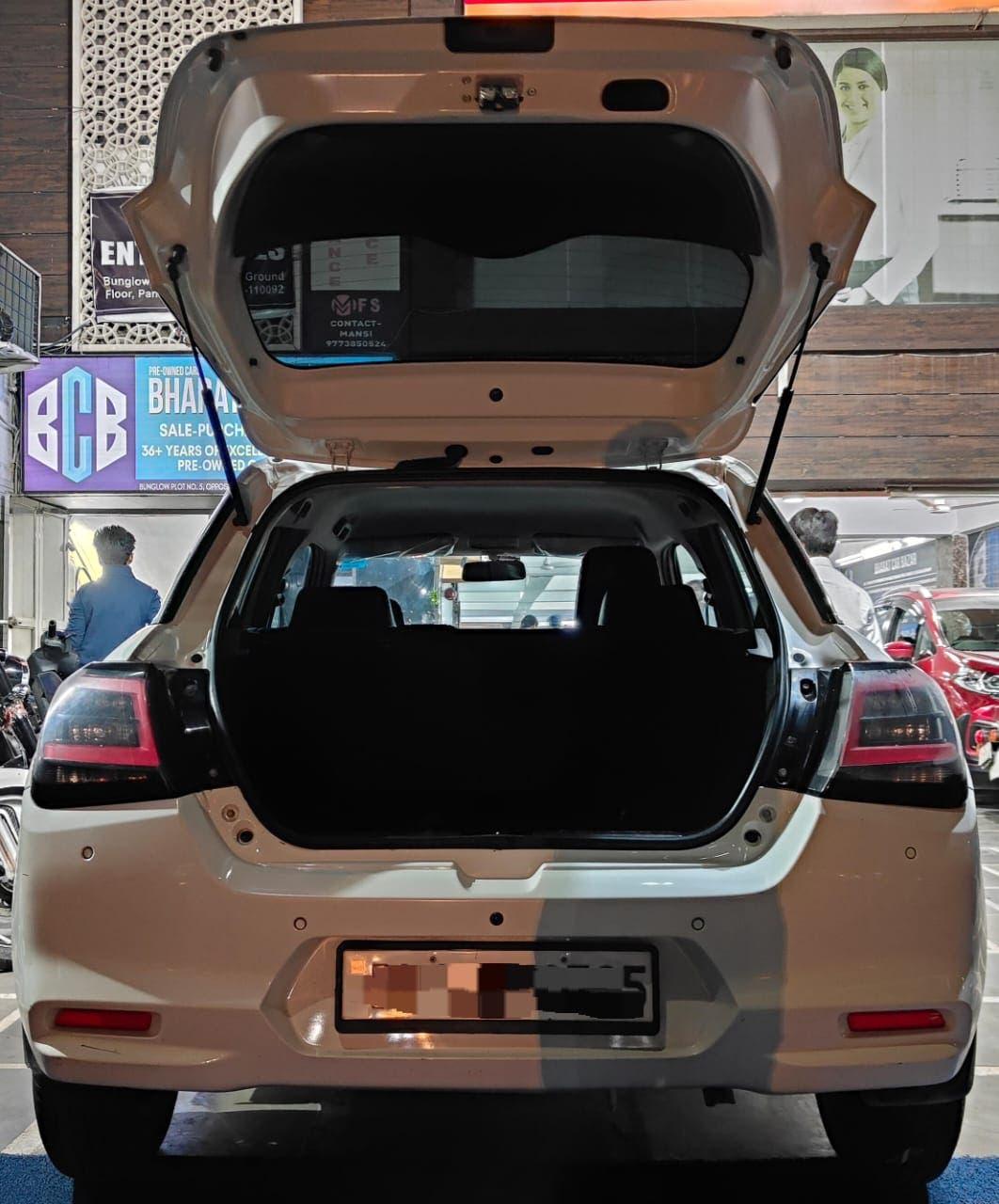 12,000 KMS MARUTI SWIFT LXI PETROL (2024)