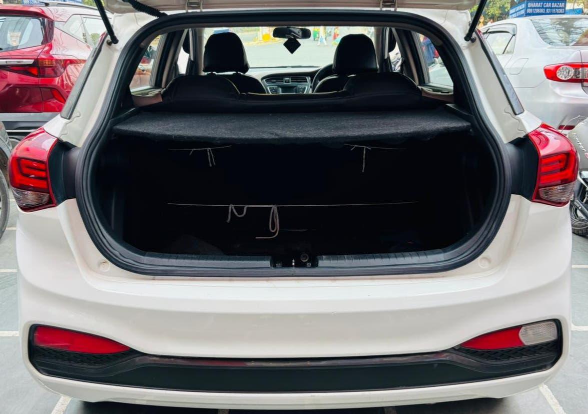 30,000 KMS HYUNDAI I20 MAGNA PETROL (2018)