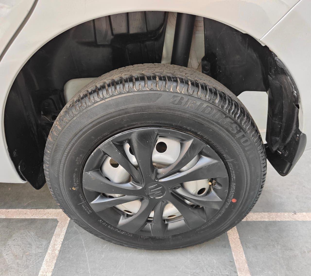 22,000 KMS MARUTI SWIFT LXI PETROL (2020)