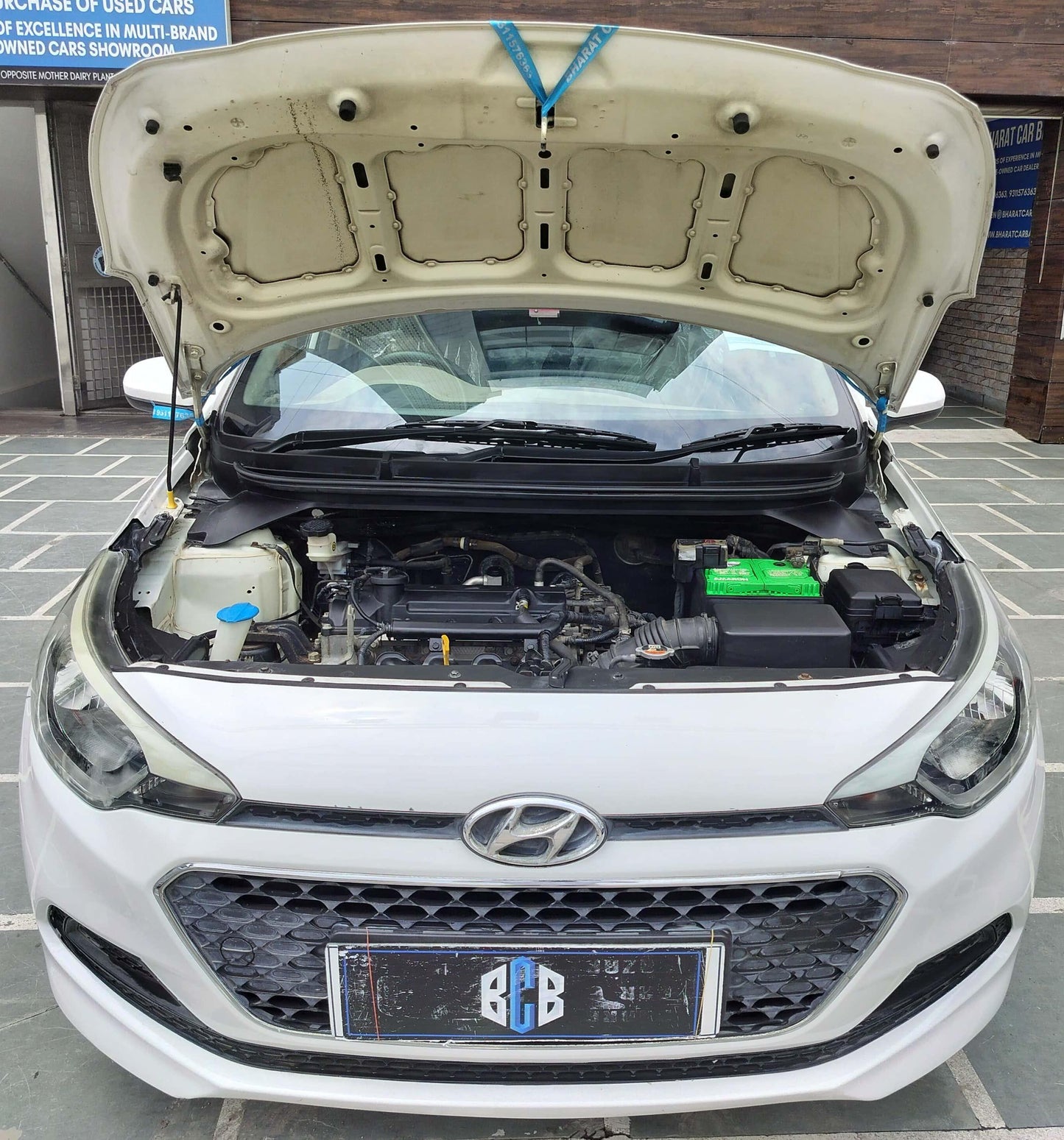 28,000 KMS HYUNDAI I20 MAGNA PETROL (2015)