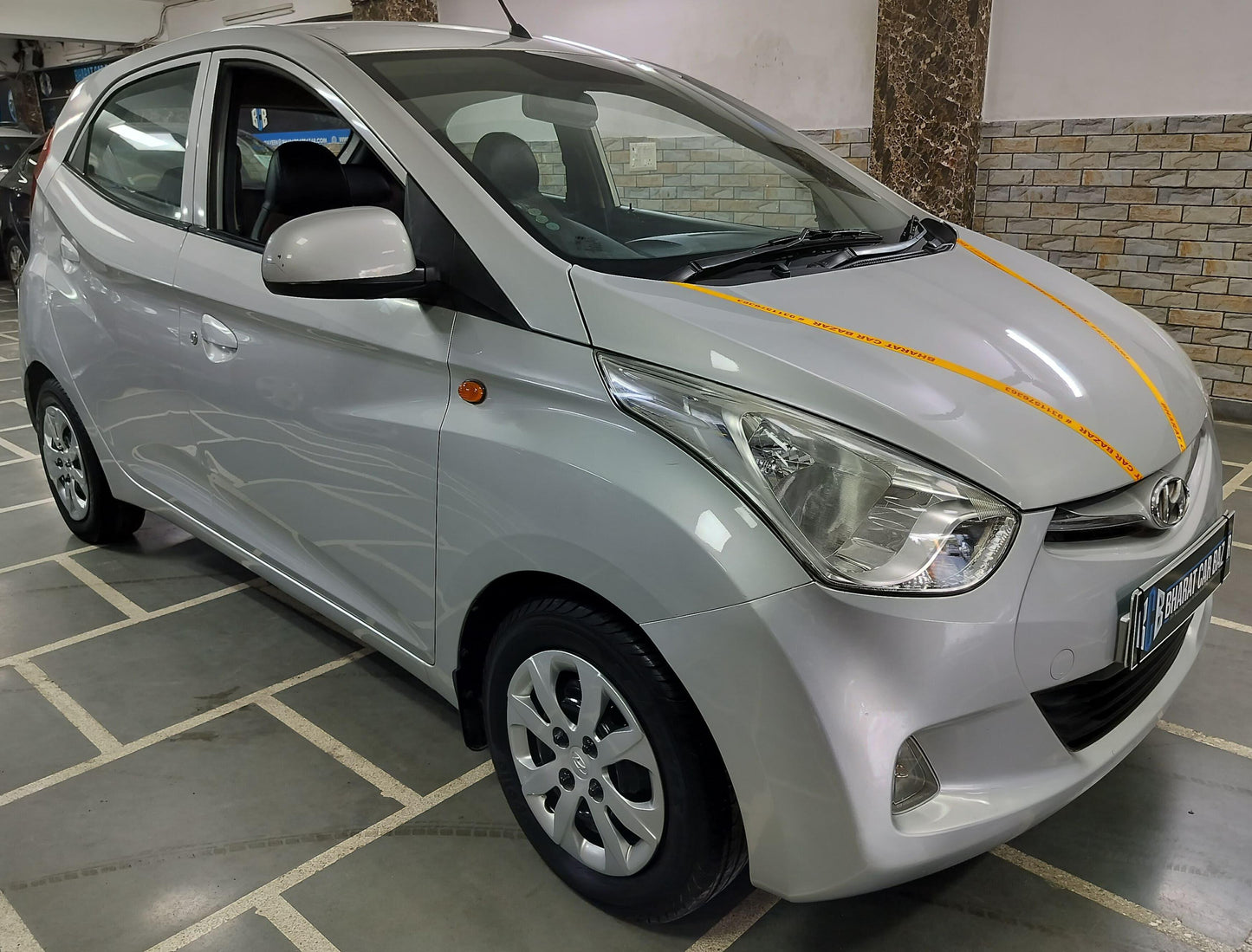 17,000 KMS HYUNDAI EON SPORTZ PETROL (2015)