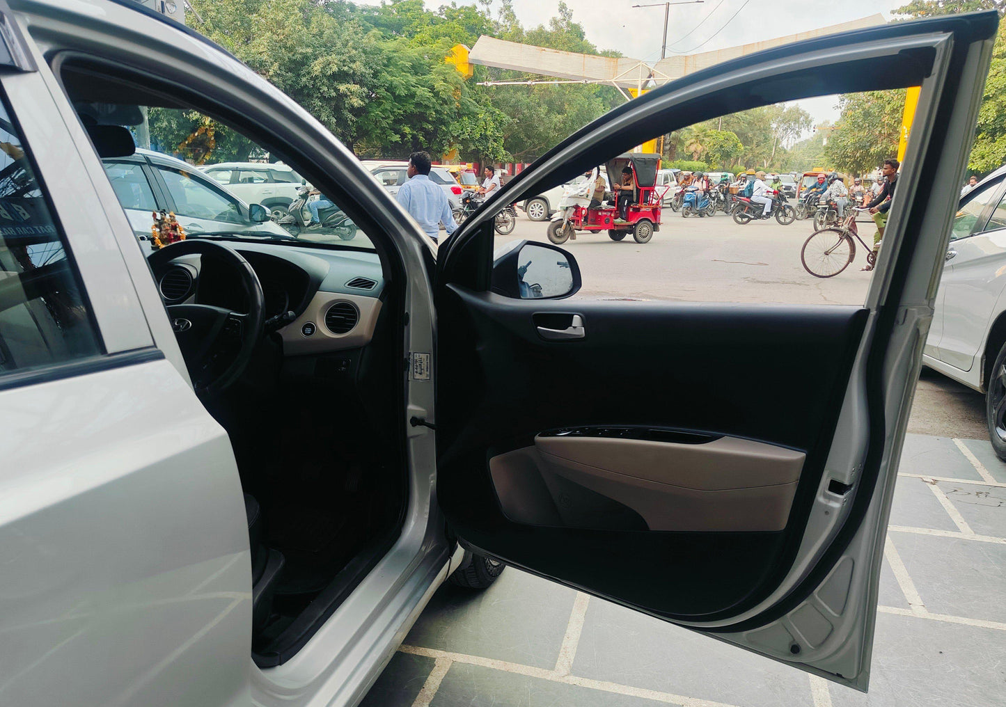 23,000 KMS HYUNDAI GRAND I10 ASTA PETROL (2014)