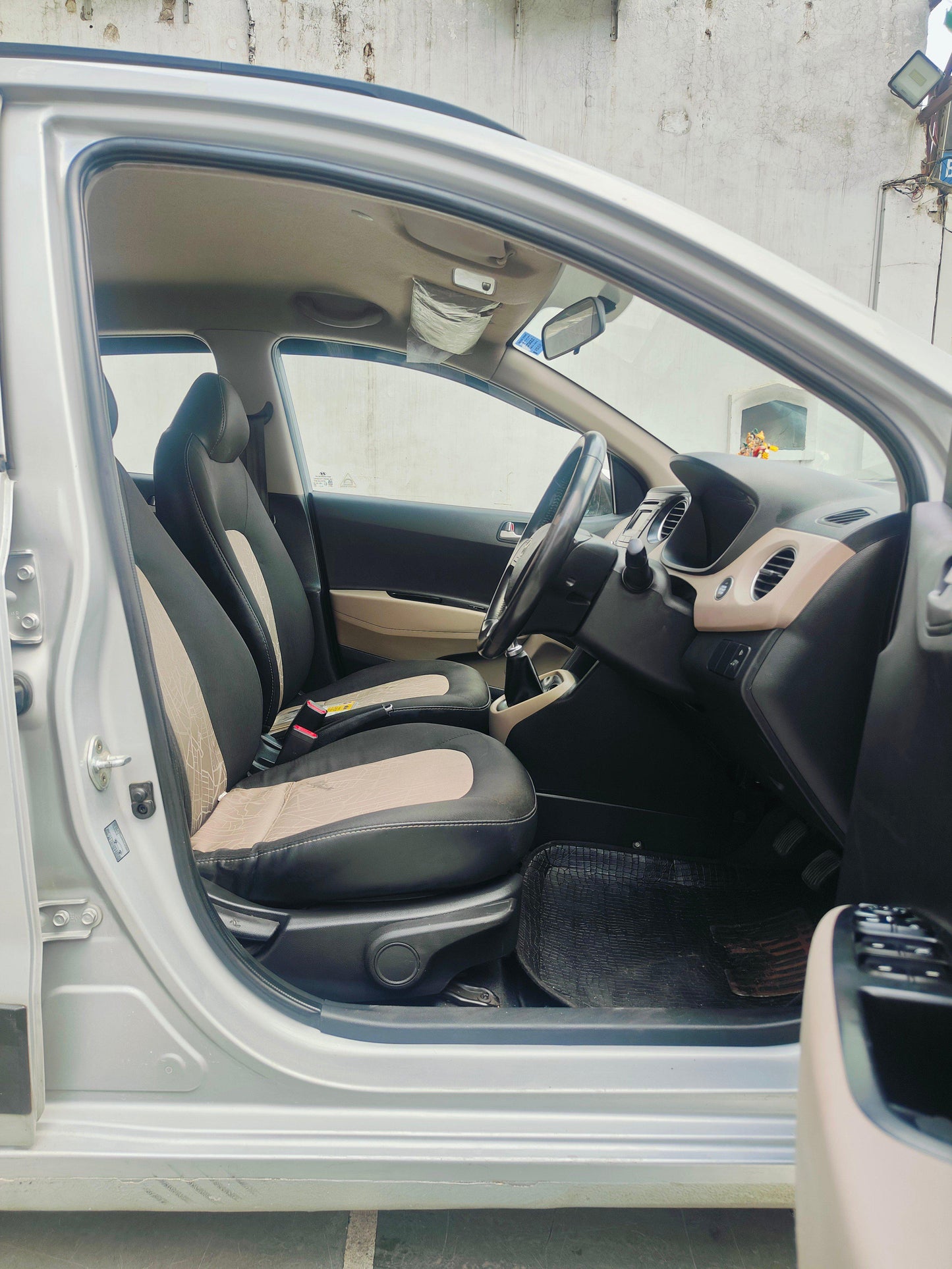 23,000 KMS HYUNDAI GRAND I10 ASTA PETROL (2014)