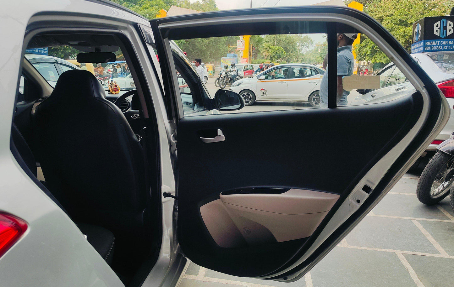 23,000 KMS HYUNDAI GRAND I10 ASTA PETROL (2014)