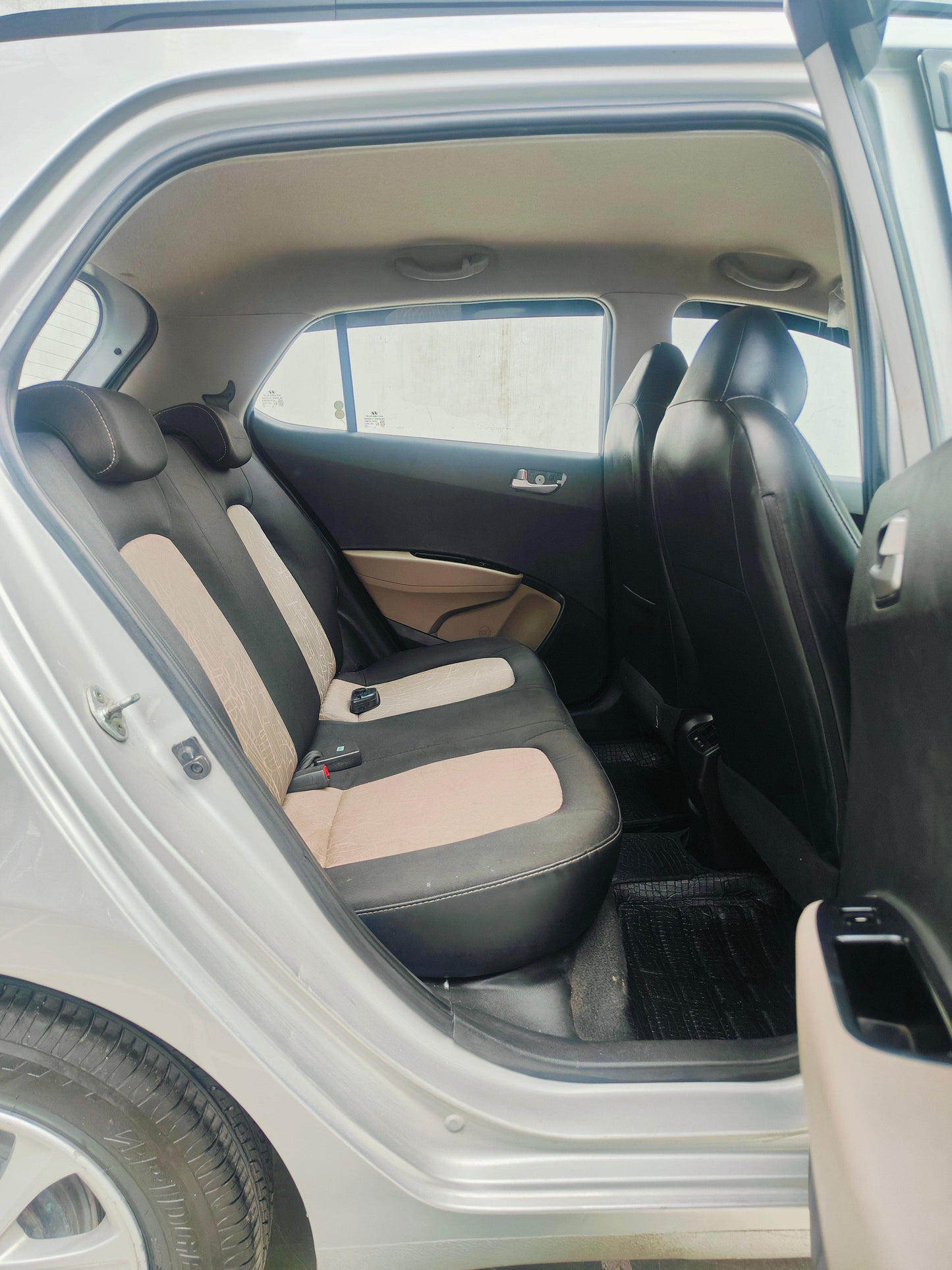 23,000 KMS HYUNDAI GRAND I10 ASTA PETROL (2014)