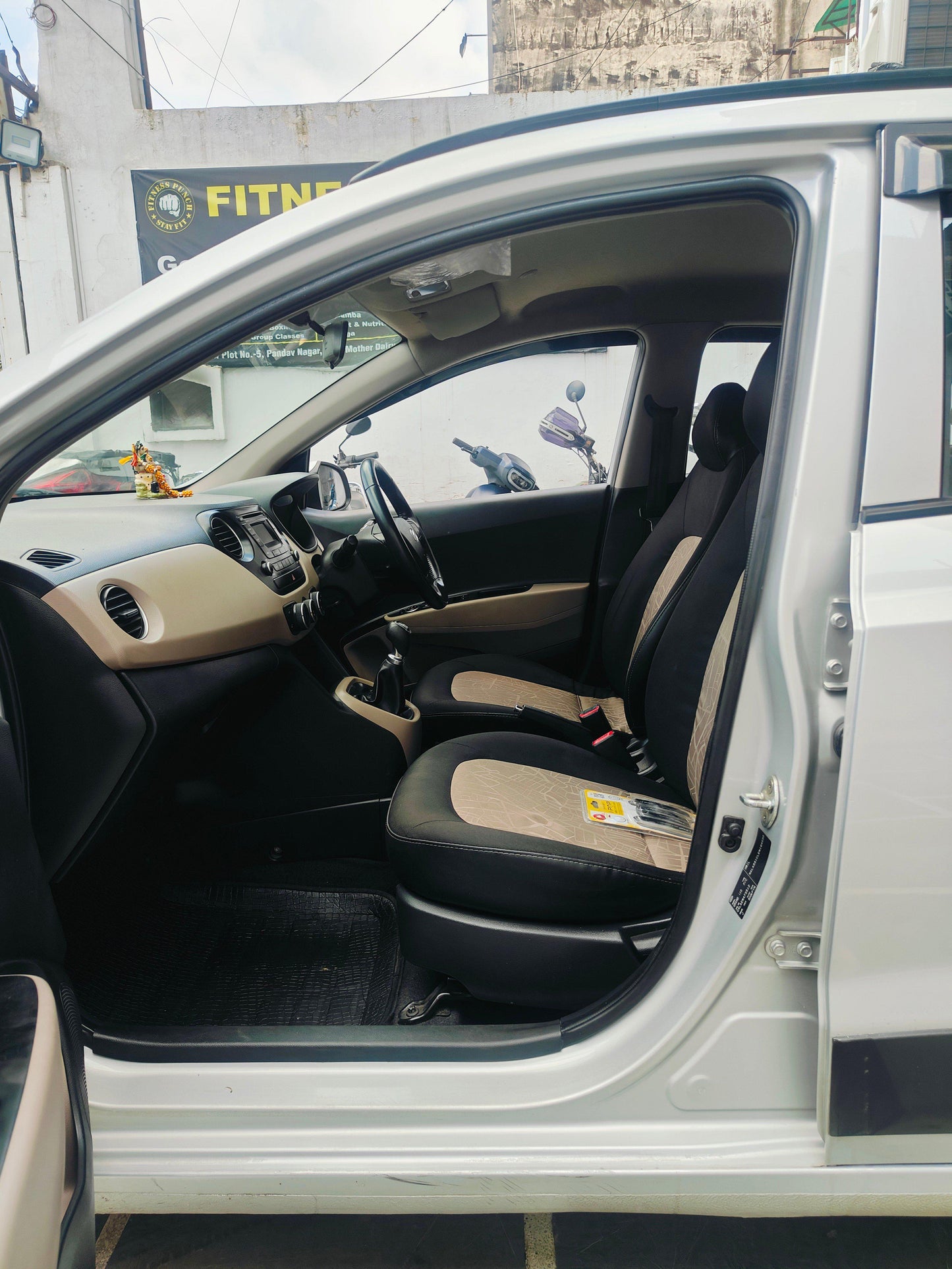 23,000 KMS HYUNDAI GRAND I10 ASTA PETROL (2014)