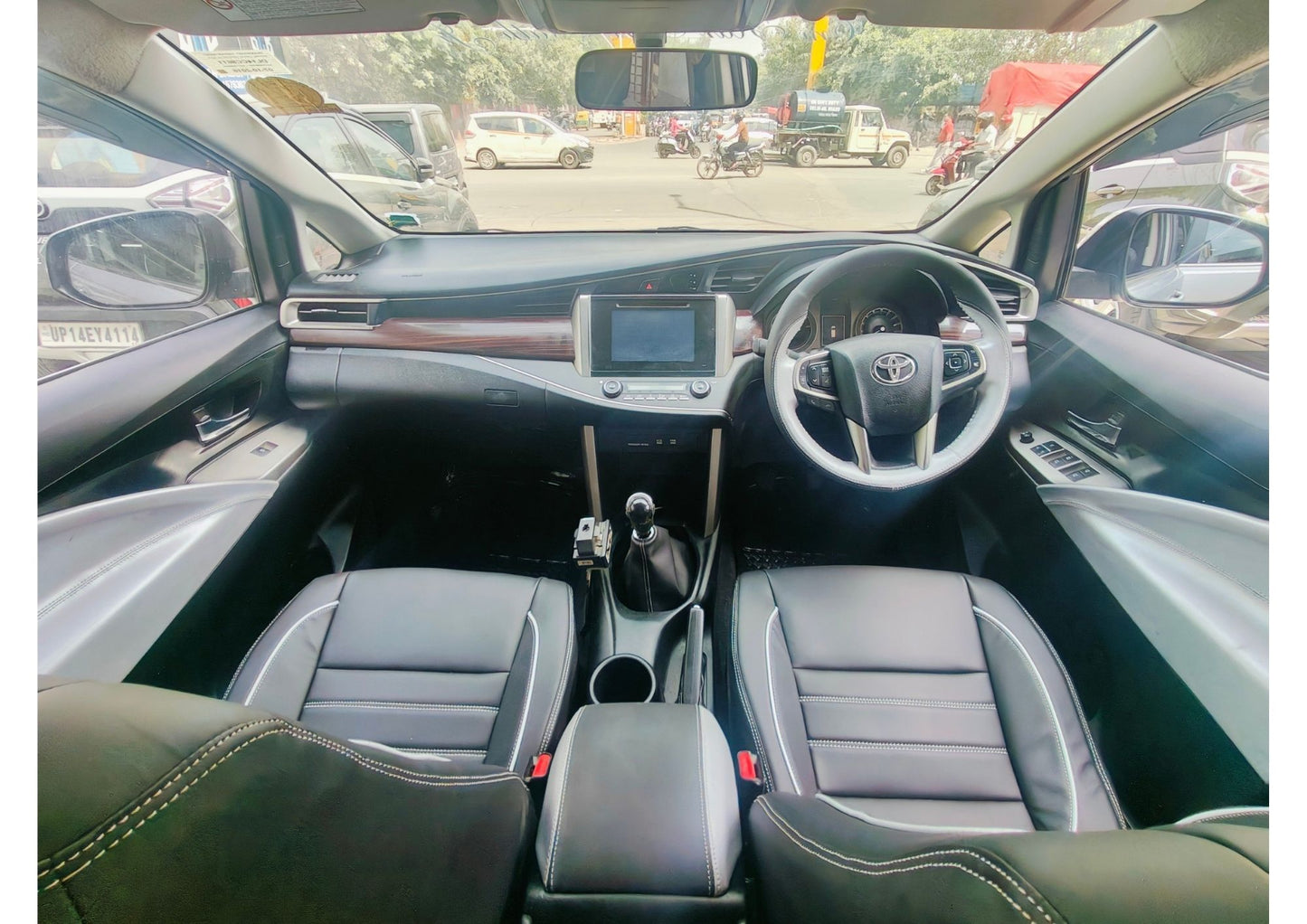 TOYOTA INNOVA CRYSTA 2.4 V DIESEL (2016)