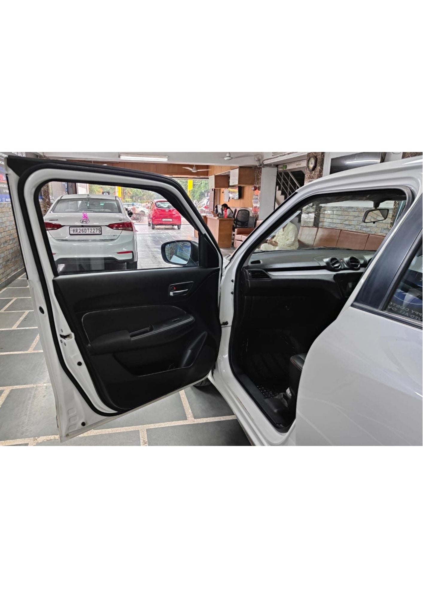 44,000 KMS MARUTI SWIFT VXI PETROL (2022)