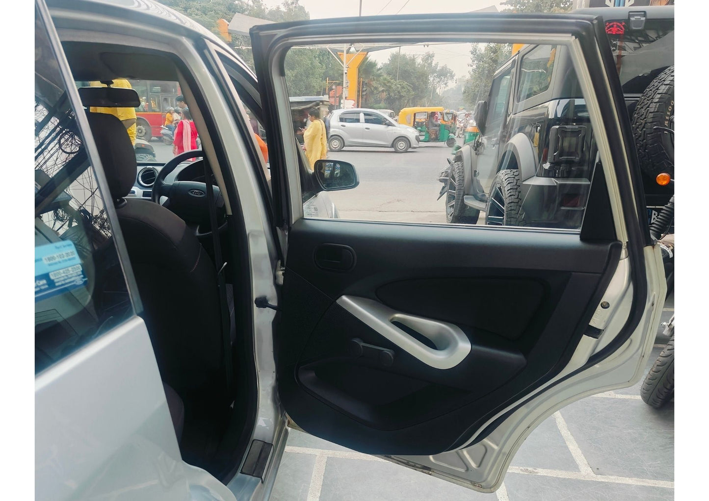 23,000 KMS FORD FIGO ZXI PETROL (2011)