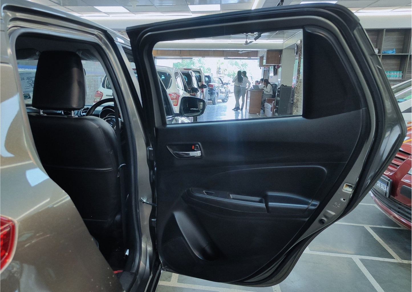 16,000 KMS MARUTI SWIFT AMT PETROL (2020)