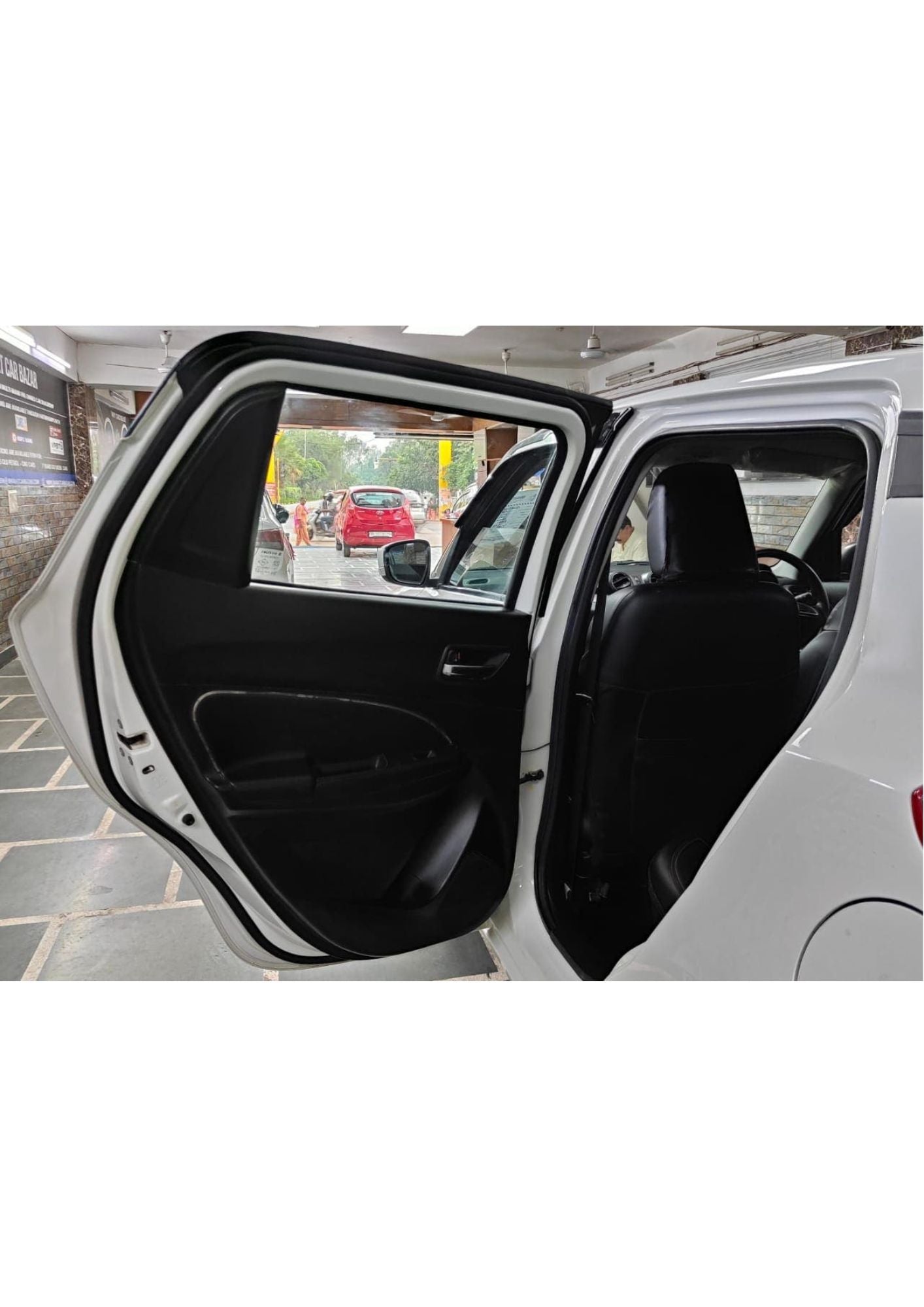 44,000 KMS MARUTI SWIFT VXI PETROL (2022)