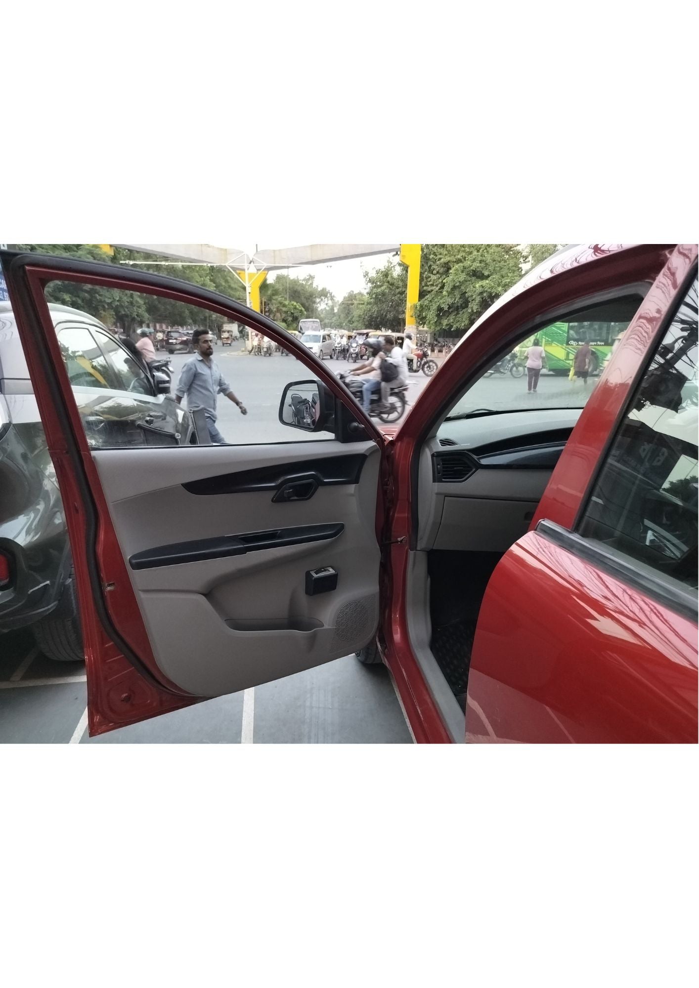 MAHINDRA KUV 100 K2+ PETROL (2016)