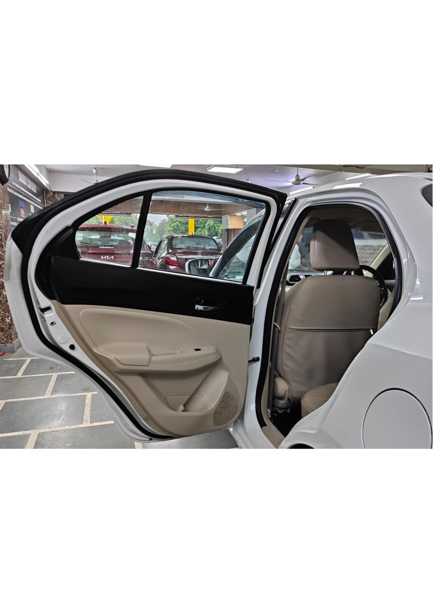 39,000 KMS MARUTI DZIRE VXI PETROL (2023)