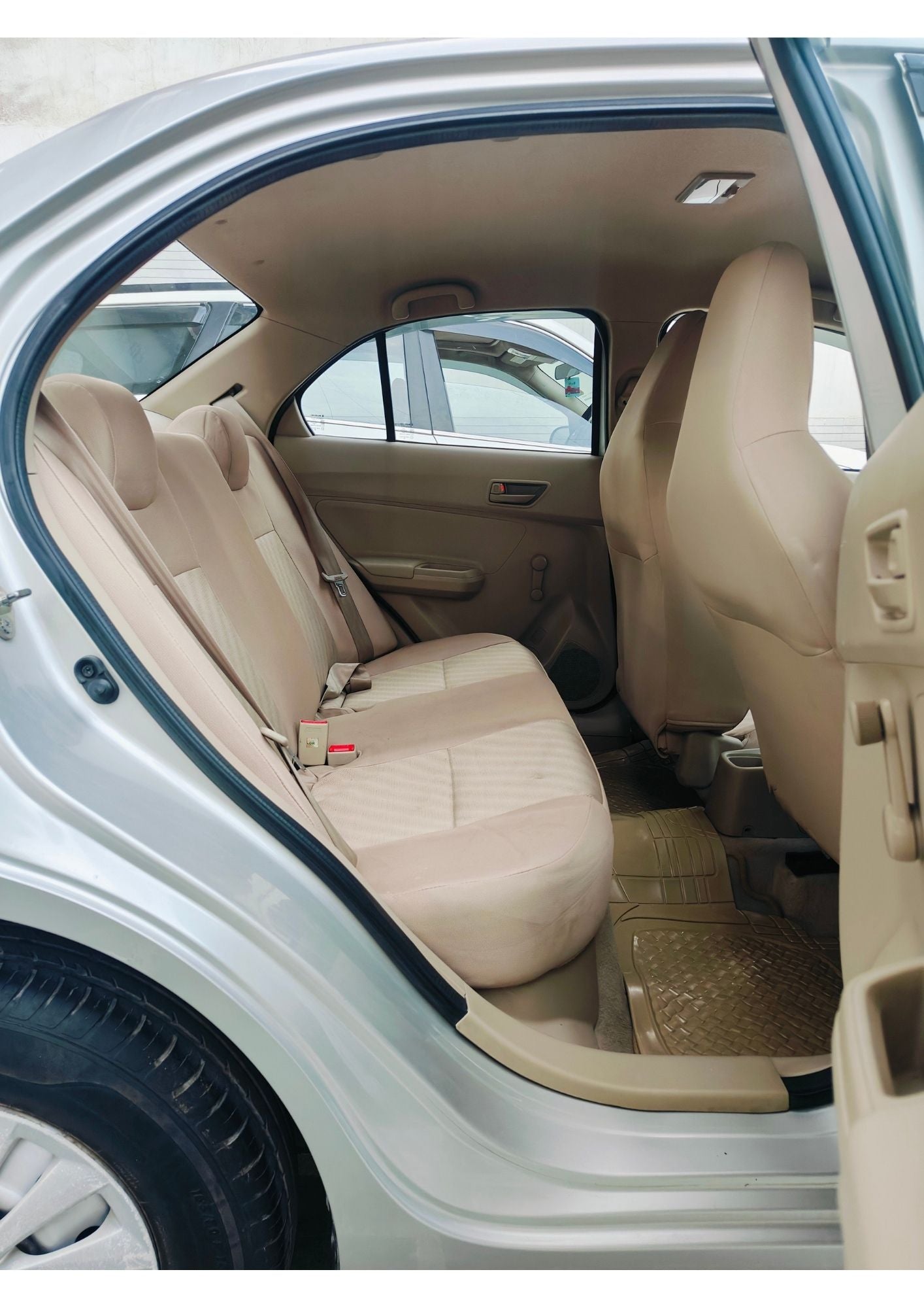 32,000 KMS MARUTI DZIRE LXI PETROL (2018)