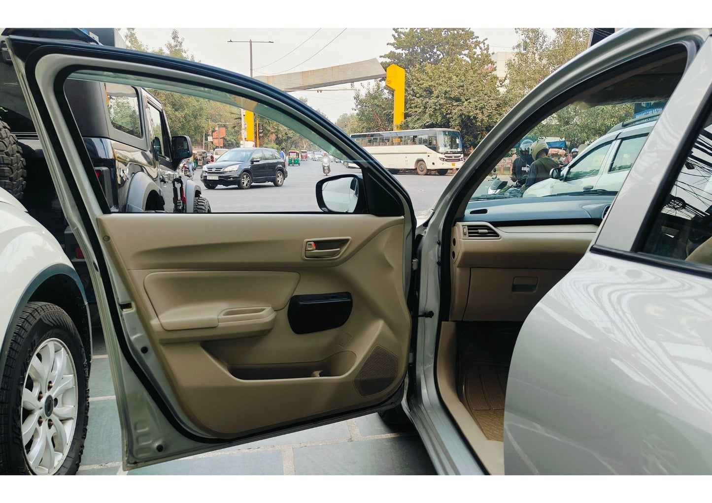 32,000 KMS MARUTI DZIRE LXI PETROL (2018)