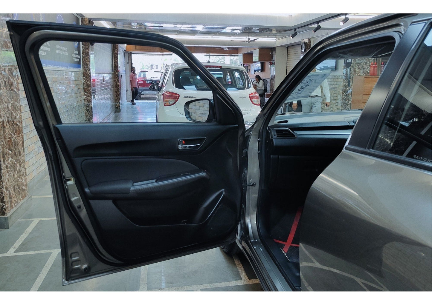 16,000 KMS MARUTI SWIFT AMT PETROL (2020)