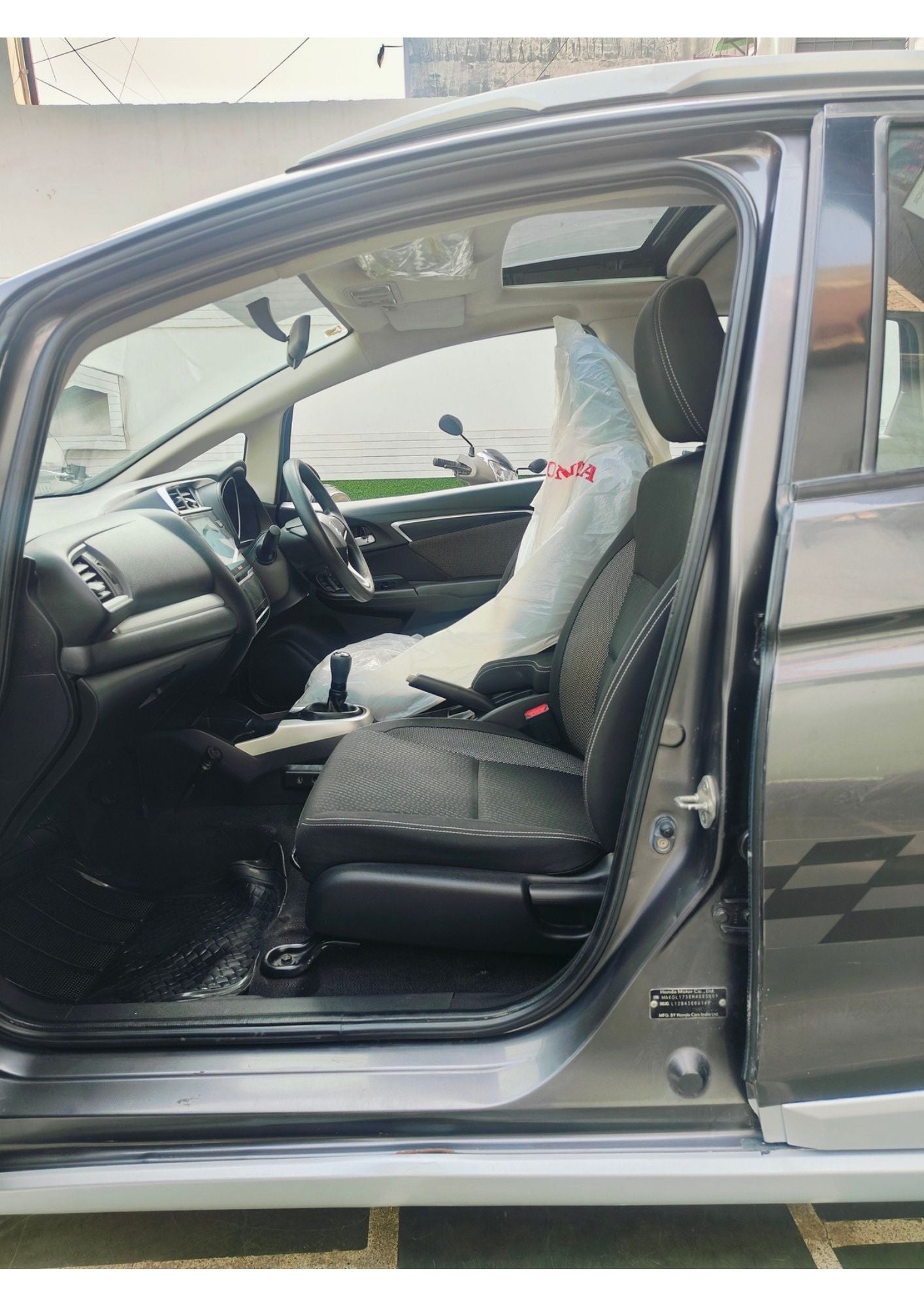 24,000 KMS HONDA WR-V VX SUNROOF  PETROL (2017)