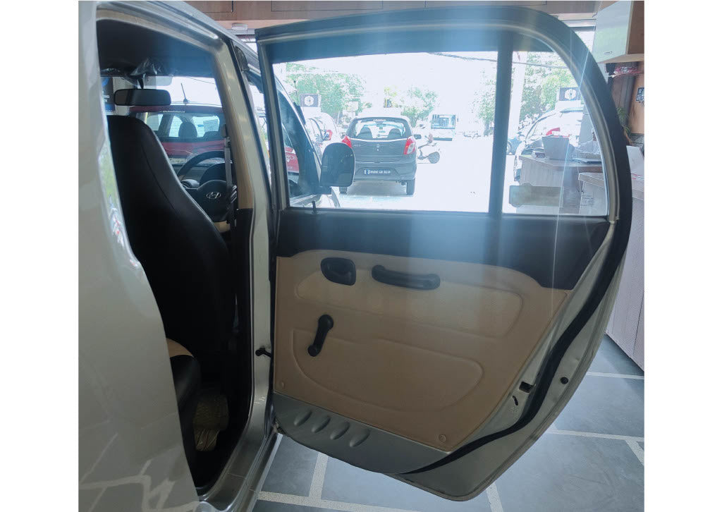 27,000 KMS HYUNDAI SANTRO GL PETROL (2014)