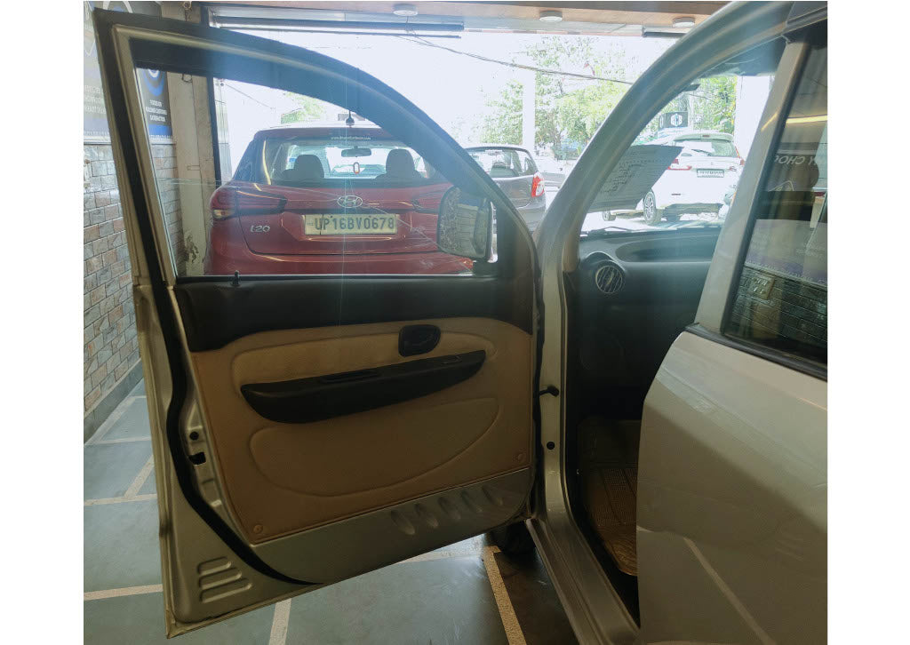 27,000 KMS HYUNDAI SANTRO GL PETROL (2014)