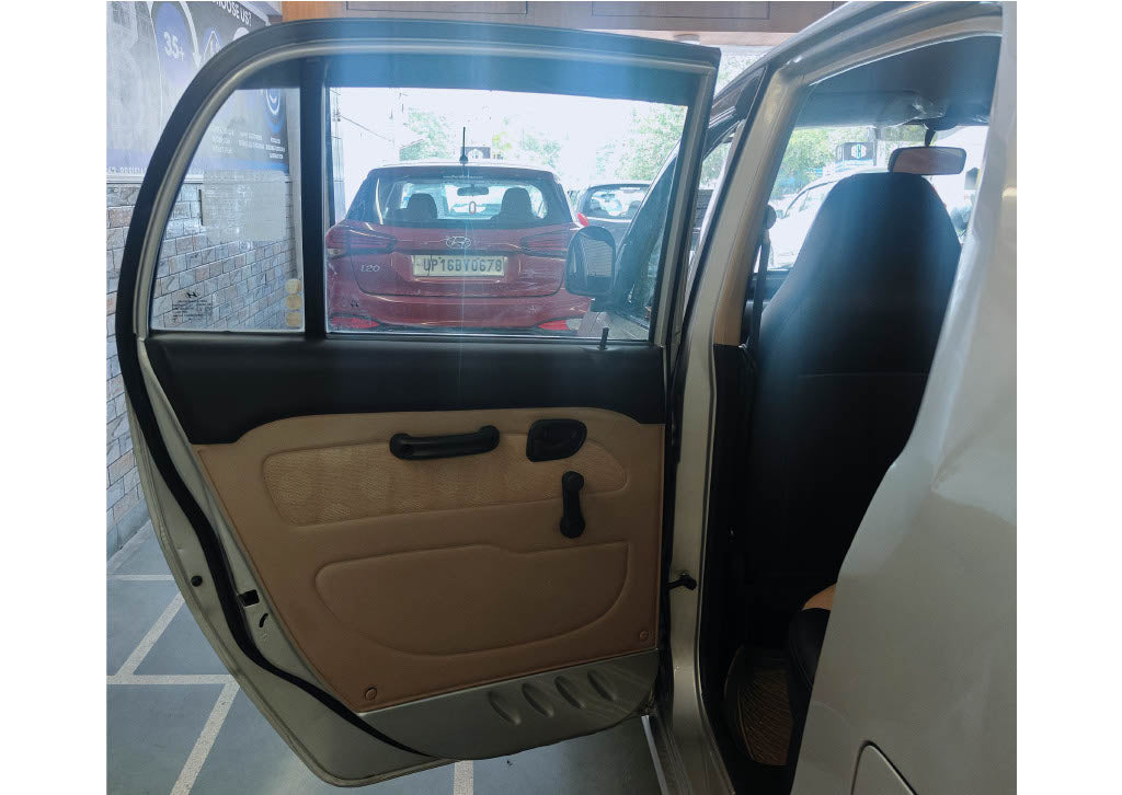 27,000 KMS HYUNDAI SANTRO GL PETROL (2014)