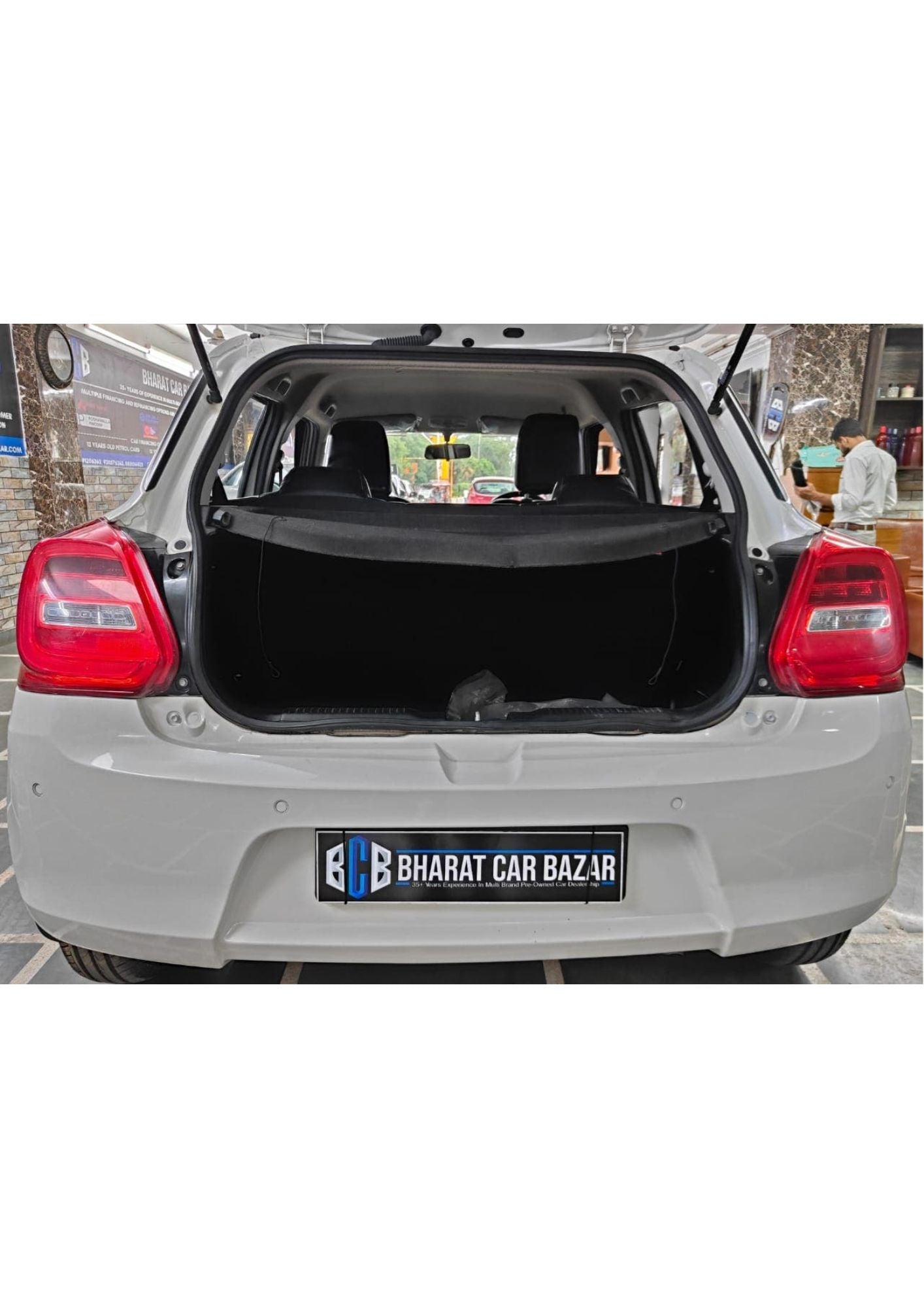 44,000 KMS MARUTI SWIFT VXI PETROL (2022)