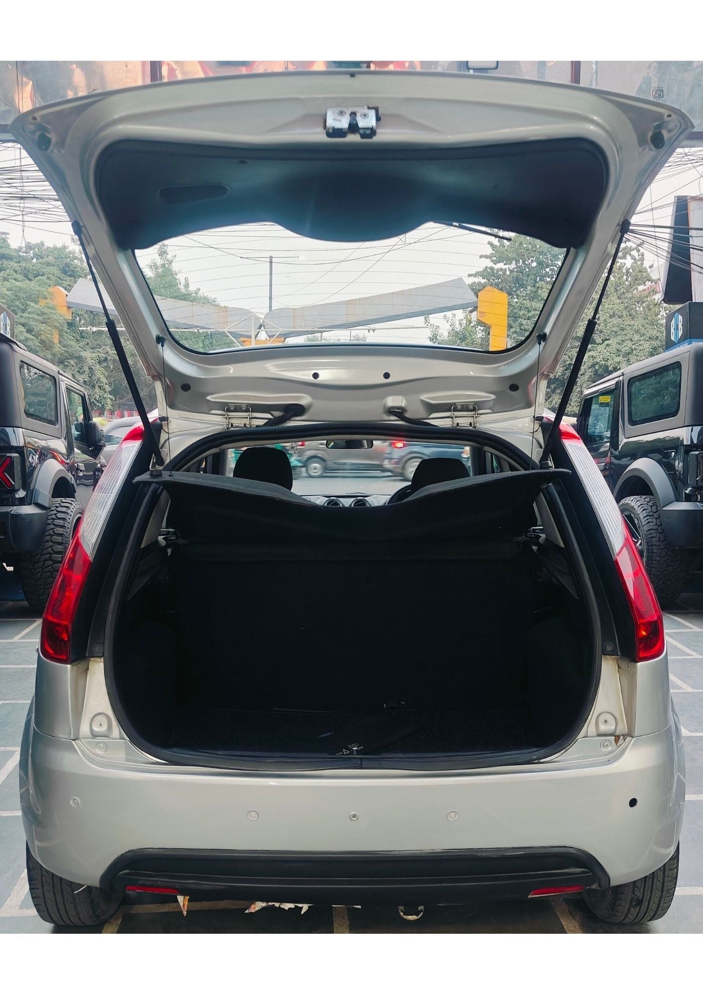 23,000 KMS FORD FIGO ZXI PETROL (2011)