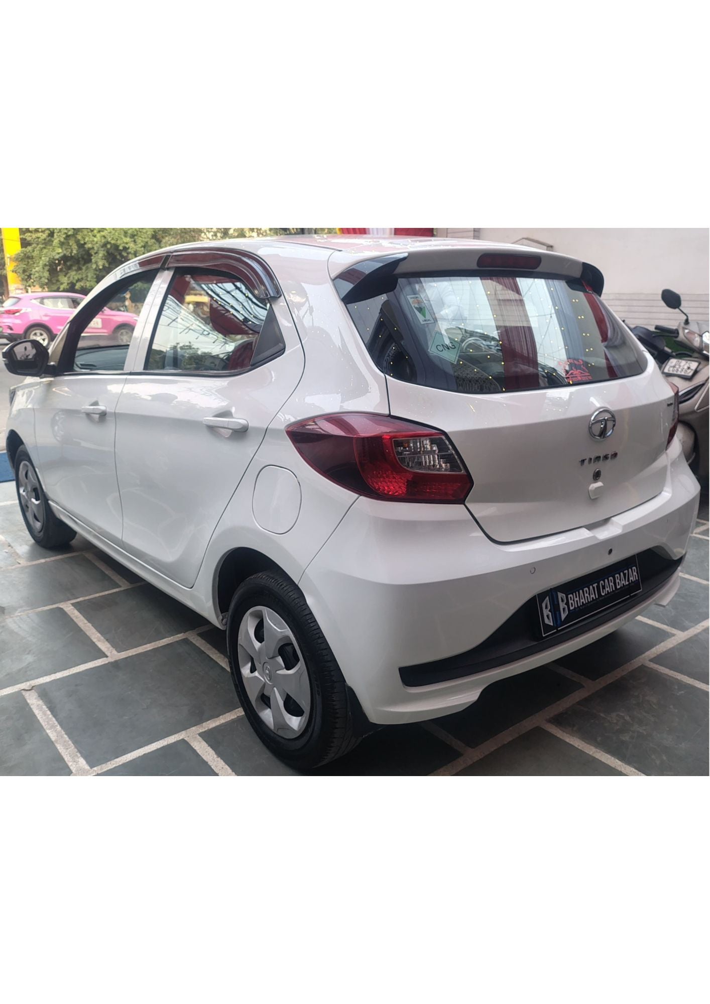 41,000 KMS TATA TIAGO XT 1.2 CNG (2022)
