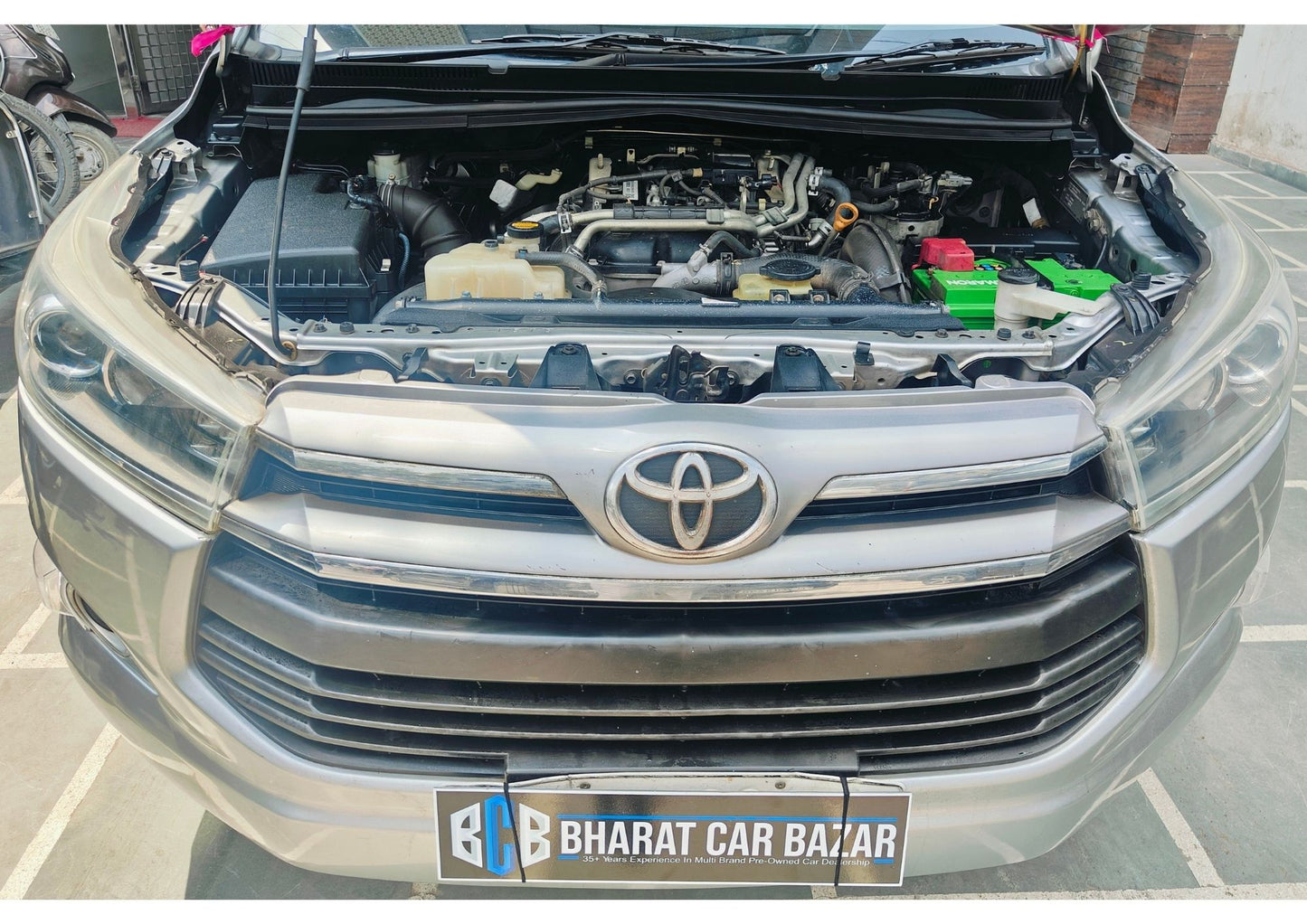 TOYOTA INNOVA CRYSTA 2.4 V DIESEL (2016)