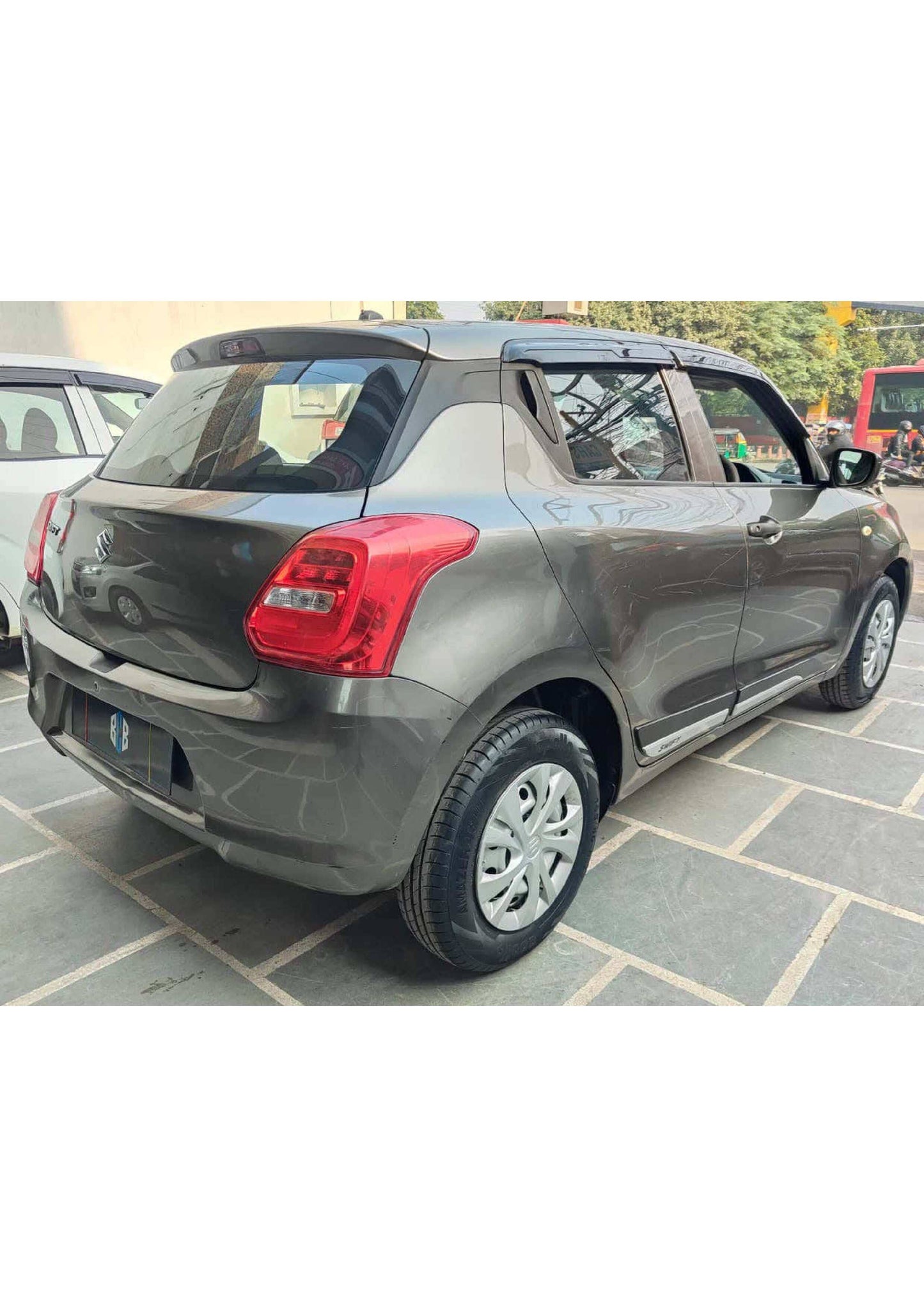 27,000 KMS MARUTI SWIFT LXI PETROL (2018)