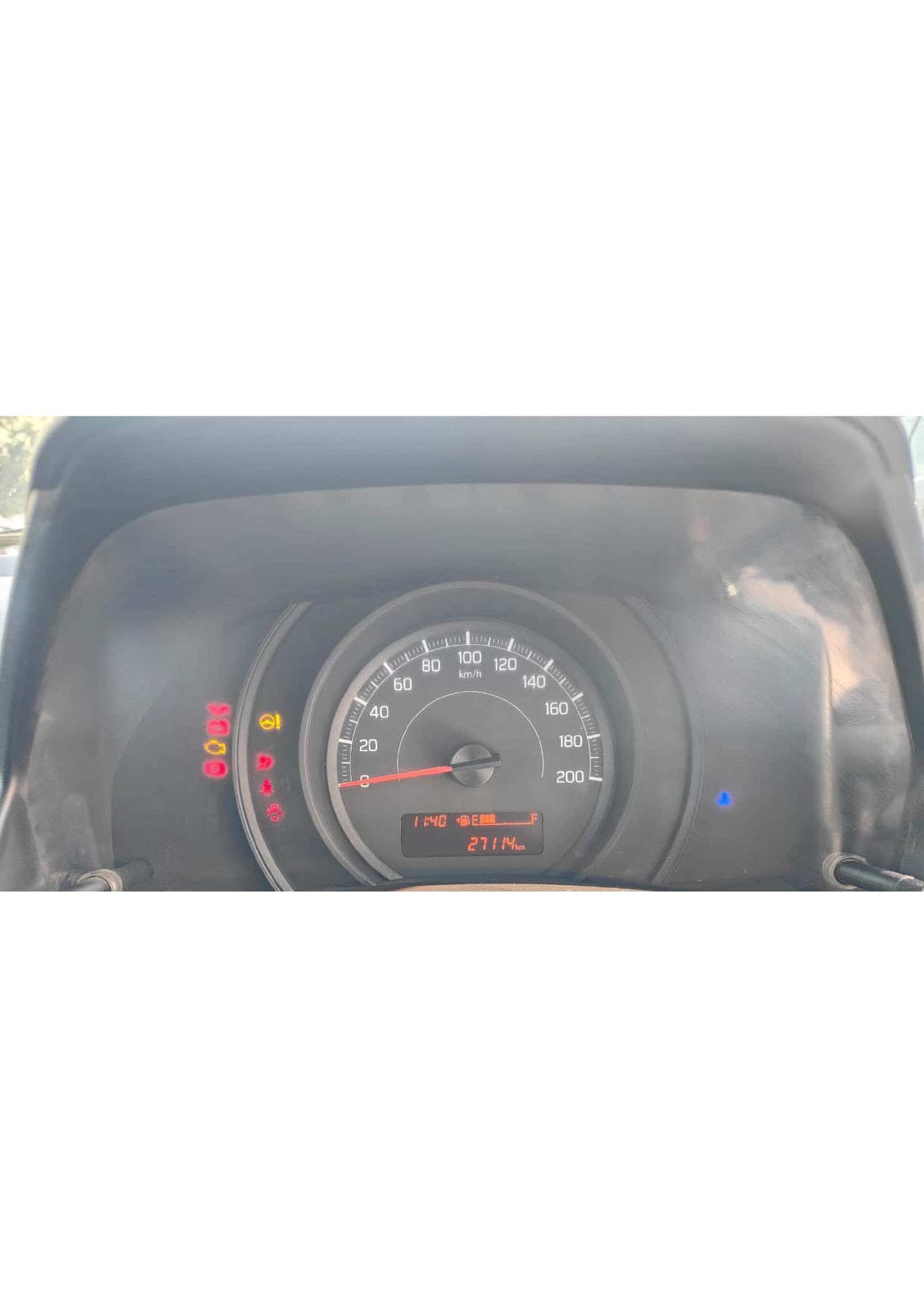 27,000 KMS MARUTI SWIFT LXI PETROL (2018)