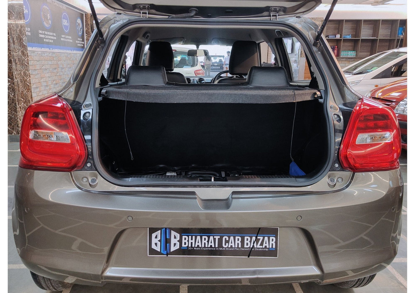 16,000 KMS MARUTI SWIFT AMT PETROL (2020)